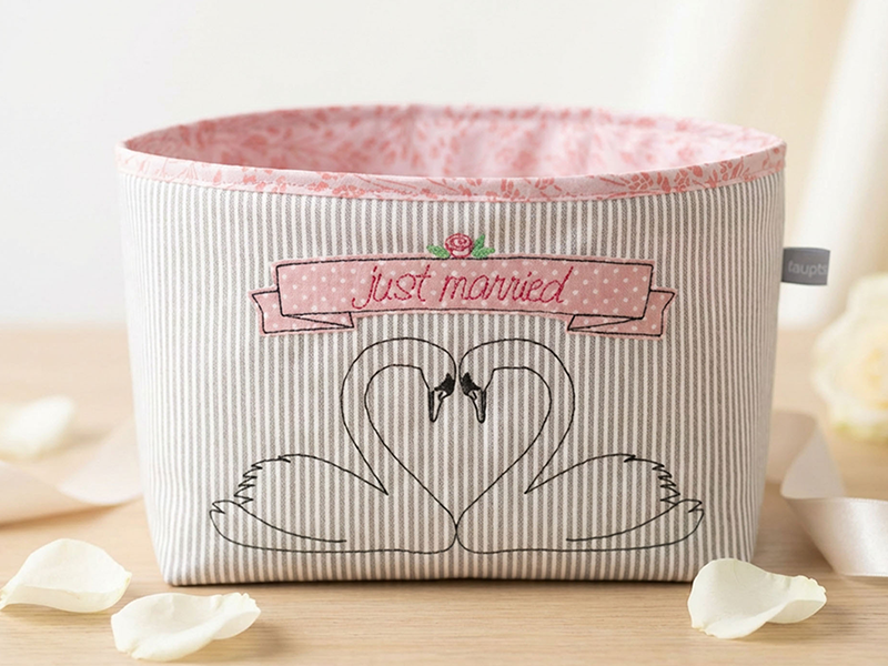 Preview: Hochzeitsschwäne - doodle Stickdatei